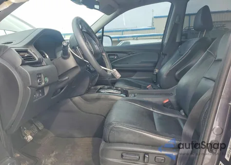 2016 Honda Pilot Touring z USA, uszkodzony, nr VIN 5FNYF6H9XGB092544